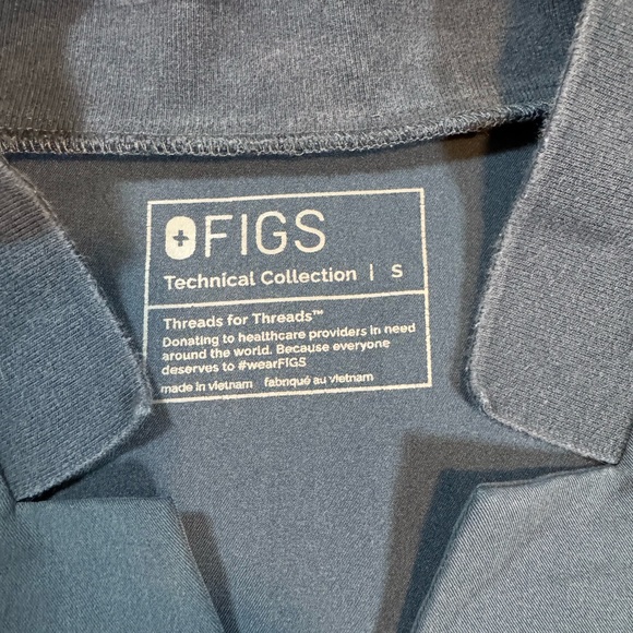 FIGS Women's Navy Short Sleeve Scrub Top - V-Notch Collar - Picture 2 of 5